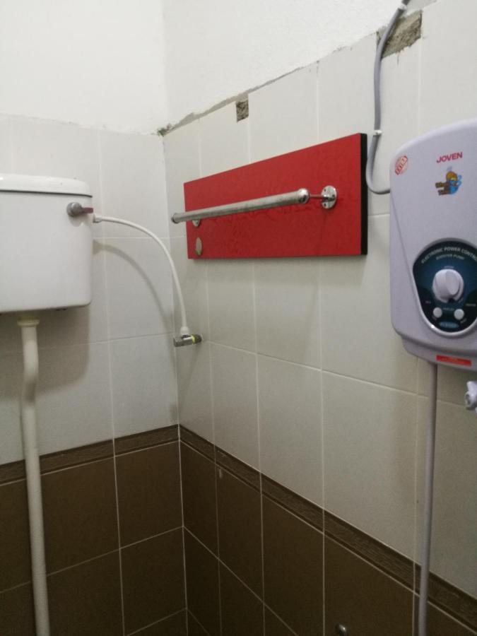 Hotel Aban Transit House Kampung Kuala Besut Exterior foto